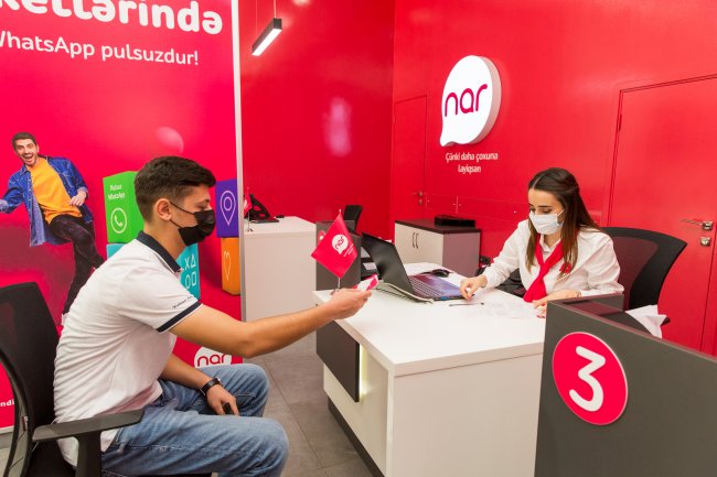 “Nar” qəbul imtahanlarında ən yüksək bal toplamış abituriyentləri mükafatlandırdı