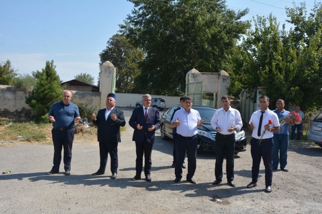 İcra başçısının anım günü münasibəti ilə şəhid məzarlarını ziyarəti davam edir