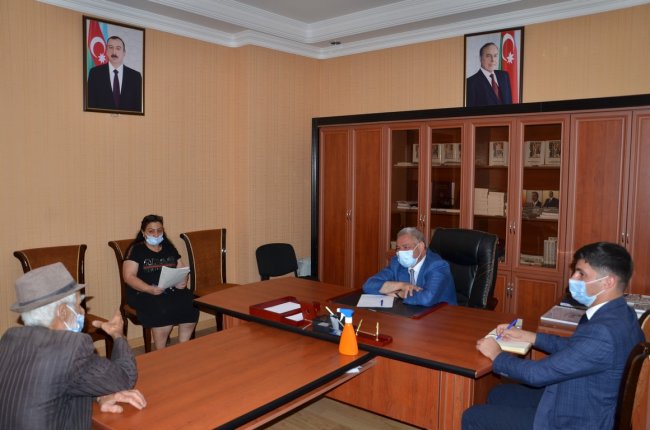 Tərtər Rayon İcra Hakimiyyətinin başçısı Müstəqim Məmmədov karantin qaydalarının tələblərinə əməl etməklə vətəndaşları qəbul edib.