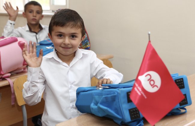 “Nar” Tərtər və Füzuli məktəbinin birincilərini məktəb ləvazimatları ilə təmin edib 