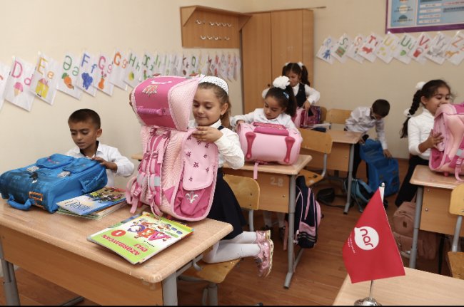 “Nar” Tərtər və Füzuli məktəbinin birincilərini məktəb ləvazimatları ilə təmin edib 