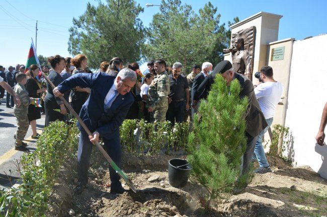 Azərbaycanın Milli Qəhrəmanı Mübariz İbrahimovun adı verilən küçədə əsaslı təmir işlərindən sonra baralyefinin açılışı olub