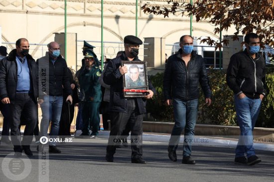 Helikopter qəzasında həlak olan hərbçilərlə vida mərasimi keçirilir - CANLI + YENİLƏNİB + FOTO