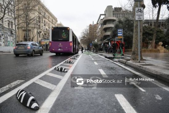 Bakıda velosiped zolaqlarında xüsusi baryerlər quraşdırılır - FOTO